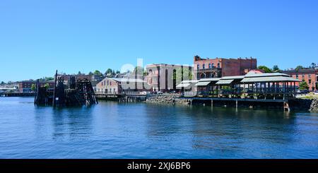 Port Townsend, WA, USA - 15. Juli 2024; Panoramablick auf Port Townsend im Jefferson County mit blauem Himmel Stockfoto