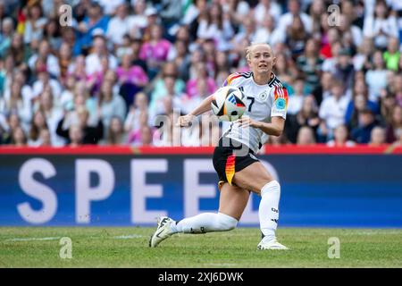 Lea Schueller (Deutschland, #07) am Ball, GER, Deutschland (GER) vs Oesterreich (AUT), DFB Frauen Nationalmannschaft, UEFA Frauen Fussball Frauen EM 2025 Qualifikation, 6. Spieltag, 16.07.2024 Foto: Eibner-Pressefoto/Michael Memmler Stockfoto