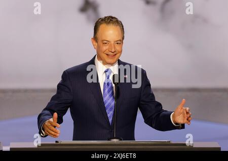 Milwaukee, Usa. Juli 2024. Reince Priebus, Vorsitzender des Gastkomitees, spricht auf der Republican National Convention 2024 im Fiserv Forum in Milwaukee, Wisconsin am Dienstag, den 16. Juli 2024. Die Stadt Milwaukee ist Austragungsort der Republikanischen Konvention 2024, die vom 15. Bis 18. Juli stattfindet. Foto: Tannen Maury/UPI Credit: UPI/Alamy Live News Stockfoto