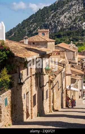 Traditionelle Häuser in einer mittelalterlichen Stadt, Pollensa, Mallorca, Balearen, Spanien Stockfoto