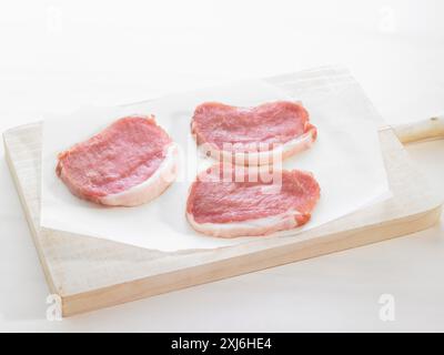 Rohe Rückgrat Schweinekoteletts Stockfoto