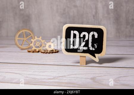 D2C – DTC Advertising Direct-to-Consumer – Akronym auf Holzwürfeln auf Zahlenhintergrund. D2C, Akronym auf Holzwürfeln. Hintergrund – Dokumentation Stockfoto