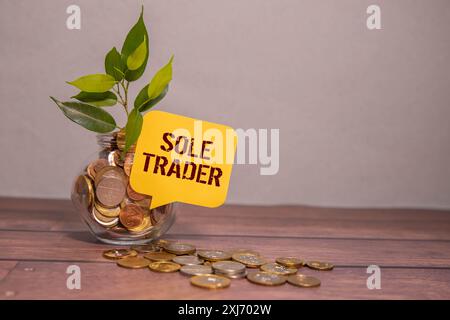 EINZELHÄNDLER das Wort in einem kleinen Büronotizbuch. Stockfoto