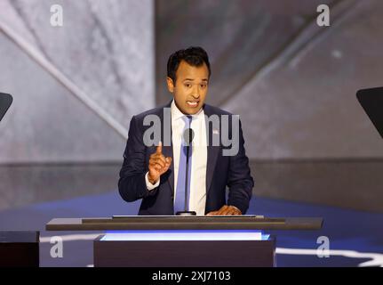 Milwaukee, Usa. Juli 2024. Der Geschäftsmann Vivek Ramaswamy spricht auf der Republican National Convention 2024 im Fiserv Forum in Milwaukee, Wisconsin, am Dienstag, den 16. Juli 2024. Foto: Tannen Maury/UPI Credit: UPI/Alamy Live News Stockfoto