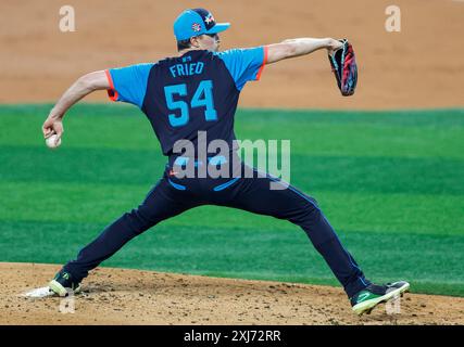 Arlington, Usa. Juli 2024. Pitcher Max Fried von den Atlanta Braves liefert am Dienstag, den 16. Juli 2024, im zweiten Inning des All Star Game im Globe Life Field in Arlington, Texas, in die American League. Foto: Matt Pearce/UPI Credit: UPI/Alamy Live News Stockfoto