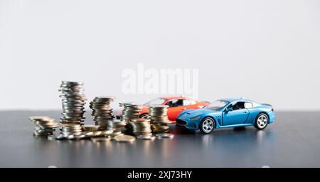 Die Sicherung eines Autokredits erfordert ein Verständnis von Finanzierungsoptionen, Versicherungsanforderungen und Gesamtkosten, was es zu einem entscheidenden Geschäftskonzept in der Autoindustrie macht Stockfoto