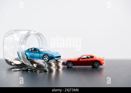 Die Sicherung eines Autokredits erfordert ein Verständnis von Finanzierungsoptionen, Versicherungsanforderungen und Gesamtkosten, was es zu einem entscheidenden Geschäftskonzept in der Autoindustrie macht Stockfoto