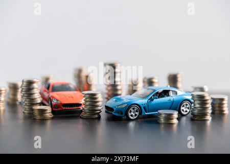 Die Sicherung eines Autokredits erfordert ein Verständnis von Finanzierungsoptionen, Versicherungsanforderungen und Gesamtkosten, was es zu einem entscheidenden Geschäftskonzept in der Autoindustrie macht Stockfoto
