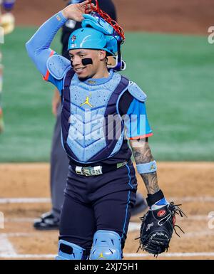 Arlington, Usa. Juli 2024. Catcher William Contreras von den Milwaukee Brewers verlässt das Feld nach dem dritten Inning des All Star Game im Globe Life Field in Arlington, Texas, am Dienstag, den 16. Juli 2024. Foto: Matt Pearce/UPI Credit: UPI/Alamy Live News Stockfoto