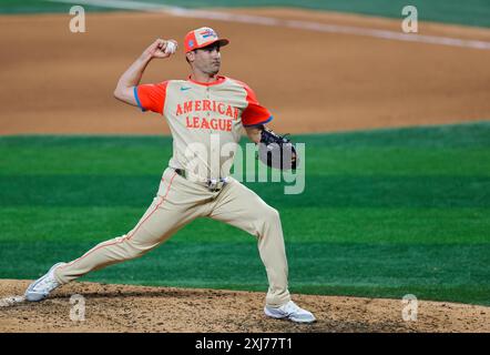 Arlington, Usa. Juli 2024. Kansas City Royals Pitcher Cole Ragans liefert am Dienstag, den 16. Juli 2024, im sechsten Inning des All Star Game im Globe Life Field in Arlington, Texas, in die National League. Foto: Matt Pearce/UPI Credit: UPI/Alamy Live News Stockfoto