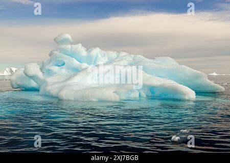 Eisformationen, Cierva Cove, Antarktis, Dienstag, 21. November 2023. Foto: David Rowland / One-Image.com Stockfoto