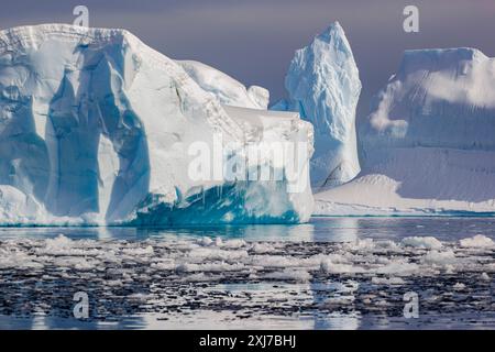 Eisformationen, Cierva Cove, Antarktis, Dienstag, 21. November 2023. Foto: David Rowland / One-Image.com Stockfoto