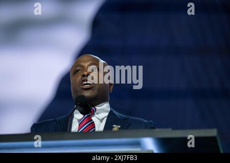 Milwaukee, Usa. Juli 2024. Wesley Hunt (Republikaner von Texas) spricht auf dem Republican National Convention in Milwaukee, WI, USA, am Montag, den 15. Juli 2024. Foto: Annabelle Gordon/CNP/ABACAPRESS. COM Credit: Abaca Press/Alamy Live News Stockfoto