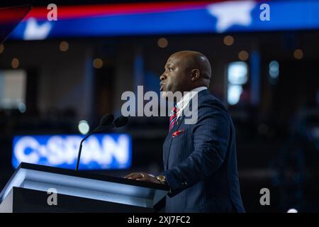 Milwaukee, Usa. Juli 2024. Wesley Hunt (Republikaner von Texas) spricht auf dem Republican National Convention in Milwaukee, WI, USA, am Montag, den 15. Juli 2024. Foto: Annabelle Gordon/CNP/ABACAPRESS. COM Credit: Abaca Press/Alamy Live News Stockfoto