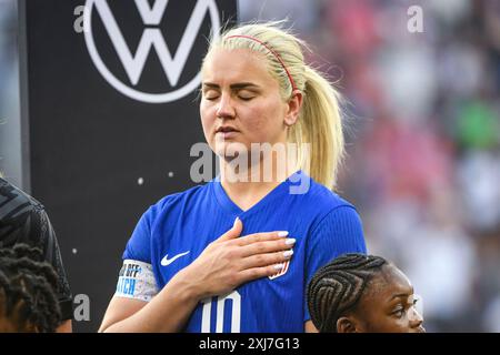 Washington, Usa. Juli 2024. District of Columbia, Vereinigte Staaten, 13. Juli 2024: Lindsey Horan (10 Vereinigte Staaten) während der Nationalhymne vor der internationalen Freundschaft zwischen den Vereinigten Staaten und Costa Rica im Audi Field in Washington, DC, Vereinigte Staaten (NUR REDAKTIONELLE VERWENDUNG). (Rebekah Wynkoop/SPP) Credit: SPP Sport Press Photo. /Alamy Live News Stockfoto