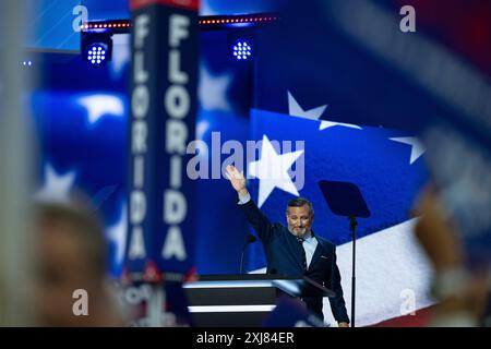 Milwaukee, Vereinigte Staaten. Juli 2024. US-Senator Ted Cruz (Republikaner von Texas) spricht auf der Republican National Convention in Milwaukee, Wisconsin, am Dienstag, den 16. Juli 2024. Quelle: Annabelle Gordon/CNP/dpa/Alamy Live News Stockfoto