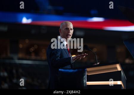 Milwaukee, Vereinigte Staaten. Juli 2024. US-Senator Rick Scott (Republikaner von Florida) spricht am Dienstag, den 16. Juli 2024, auf dem Republican National Convention in Milwaukee, Wisconsin. Quelle: Annabelle Gordon/CNP/dpa/Alamy Live News Stockfoto