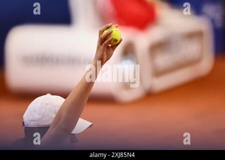 Hamburg, Hamburg, Deutschland. Juli 2024. Ballkid während der HAMBURGER OPEN - ATP500, Herren Tennis (Credit Image: © Mathias Schulz/ZUMA Press Wire) NUR REDAKTIONELLE VERWENDUNG! Nicht für kommerzielle ZWECKE! Stockfoto