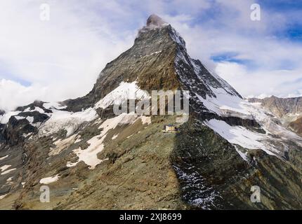 Zermatt, Schweiz: Dramatische Luftaufnahme des berühmten Matterhorns oder Cervin, Berggipfels von Zermatt in den alpen im Wallis, Schweiz. Stockfoto