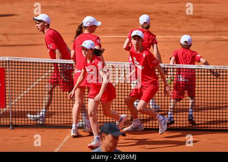 Hamburg, Hamburg, Deutschland. Juli 2024. Ballkids während der HAMBURGER OPEN - ATP500, Herren Tennis (Credit Image: © Mathias Schulz/ZUMA Press Wire) NUR REDAKTIONELLE VERWENDUNG! Nicht für kommerzielle ZWECKE! Stockfoto