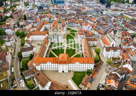 St. Gallen, Schweiz: Aus der Vogelperspektive auf die berühmte historische Altstadt von Saint Gallen mit der berühmten Abtei Saint Gallen, heute ein Dom, in Switzer Stockfoto