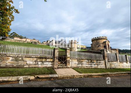 Der kreisförmige Wachturm in Port Arthur. Es ist Teil des ehemaligen Gefängnisses zwischen 1833 und 1877 auf dem Gefängnisgelände, das aus 30 weiteren historischen Gebäuden besteht Stockfoto