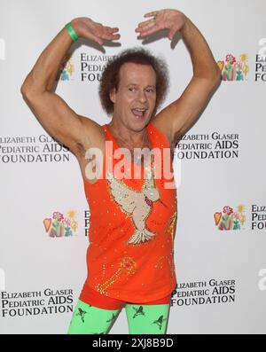 Brooklyn, Vereinigte Staaten Von Amerika. Juni 2013. NEW YORK, NY - 25. AUGUST: Eric Andre Richard Simmons nimmt am 25. August 2013 an den MTV Video Music Awards im Barclays Center 2013 im Brooklyn Borough of New York City Teil. Personen: Eric Andre Richard Simmons Credit: Storms Media Group/Alamy Live News Stockfoto