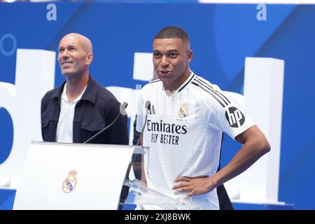 Madrid, Espagne. Juli 2024. Kylian Mbappé während seiner Präsentation als neuer Spieler von Real Madrid CF am 16. Juli 2024 im Santiago Bernabeu Stadion in Madrid, Spanien - Foto Laurent Lairys/DPPI Credit: DPPI Media/Alamy Live News Stockfoto