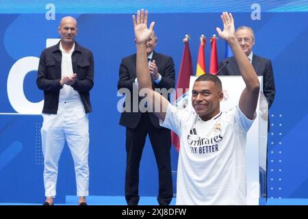 Kylian Mbappe während seiner Präsentation als neuer Spieler des Real Madrid CF am 16. Juli 2024 im Santiago Bernabeu Stadion in Madrid, Spanien Stockfoto