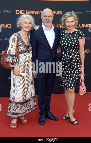 Edelgard Hansen, Attila Georg Borlan und Dana Golombek bei der Premiere des Kinofilms die Ermittlung im Zoo Palast. Berlin, 16.07.2024 *** Edelgard Hansen, Attila Georg Borlan und Dana Golombek bei der Premiere des Films die Ermittlung im Zoo Palast Berlin, 16 07 2024 Foto:XF.xKernx/xFuturexImagex ermittlung 4801 Stockfoto