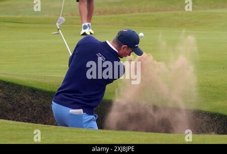 Die englische Justin Rose splittert am 3. Platz während eines Trainingstages vor den Open in Royal Troon, South Ayrshire, Schottland, aus einem Bunker. Bilddatum: Mittwoch, 17. Juli 2024. Stockfoto