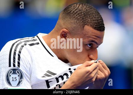 Kylian Mbappe bei der Präsentation als neuer Spieler von Real Madrid im Estadio Santiago Bernabéu. Madrid, 16.07.2024 Stockfoto