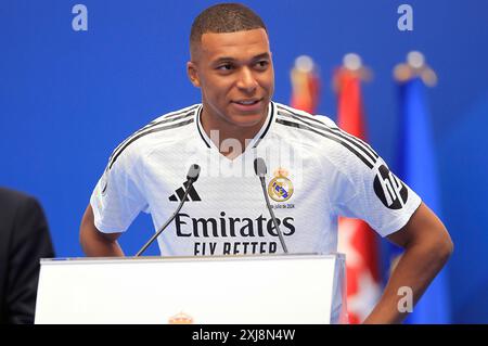 Kylian Mbappe bei der Präsentation als neuer Spieler von Real Madrid im Estadio Santiago Bernabéu. Madrid, 16.07.2024 Stockfoto