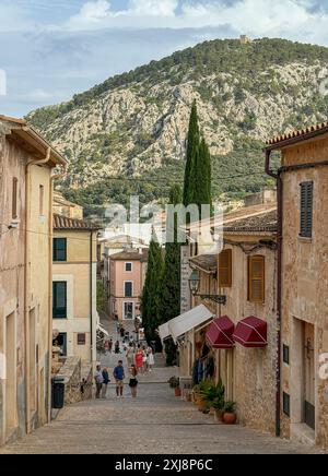 Porträtaufnahmen der Stadt Pollensa (Pollenca) auf Mallorca / Mallorca, Balearen im Juli 2024 Stockfoto