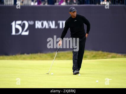 Die Tiger Woods der USA auf dem 17. Green während eines Trainingstages vor den Open in Royal Troon, South Ayrshire, Schottland. Bilddatum: Mittwoch, 17. Juli 2024. Stockfoto