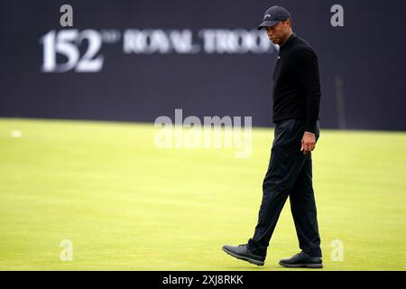 Die Tiger Woods der USA auf dem 17. Green während eines Trainingstages vor den Open in Royal Troon, South Ayrshire, Schottland. Bilddatum: Mittwoch, 17. Juli 2024. Stockfoto