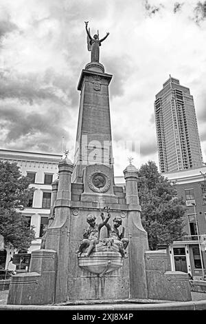 rotterdam, niederlande - 2024.07.11 -- Denkmal von pieter caland (1826-1902), Architekt der neuen Wasserstraße Hauptzugang zum Hafen von rotterdam -- Stockfoto