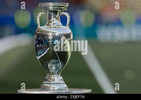 Berlin, Deutschland. Juli 2024. Ein Blick auf die Henri Delaunay Trophy während des Endspiels der UEFA EURO 2024 zwischen Spanien und England im Olympiastadion Berlin. Endstand: Spanien 2:1 England. (Foto: Mikolaj Barbanell/SOPA Images/SIPA USA) Credit: SIPA USA/Alamy Live News Stockfoto