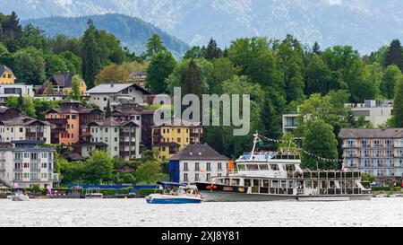 Tourboot auf dem Wörthersee - Kärnten, Österreich Stockfoto