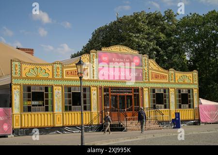 Zelt am Roten Rathaus, Komische Oper Berlin, Messeschlager Gisela, Mitte, Berlin, Deutschland Stockfoto