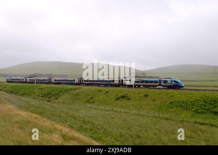 TransPennine Express 'Nova 2'-Einheit Richtung Norden auf der West Coast Main Line in der Nähe von Beattock, Schottland, Großbritannien. Juli 2024 Stockfoto