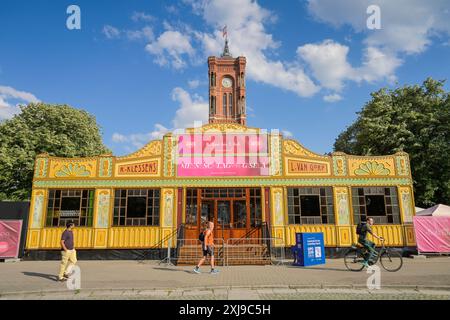 Zelt am Roten Rathaus, Komische Oper Berlin, Messeschlager Gisela, Mitte, Berlin, Deutschland *** Zelt im Roten Rathaus, Komische Oper Berlin, Messeschlager Gisela, Mitte, Berlin, Deutschland Stockfoto