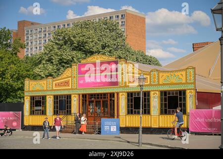 Zelt am Roten Rathaus, Komische Oper Berlin, Messeschlager Gisela, Mitte, Berlin, Deutschland *** Zelt im Roten Rathaus, Komische Oper Berlin, Messeschlager Gisela, Mitte, Berlin, Deutschland Stockfoto