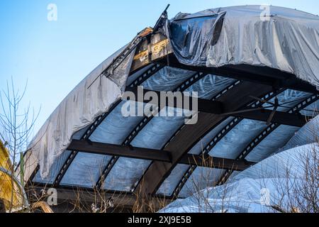 Göteborg, Schweden - 24. Februar 2024: Überreste des Wasserparks Liseberg Oceana nach dem Brand Stockfoto