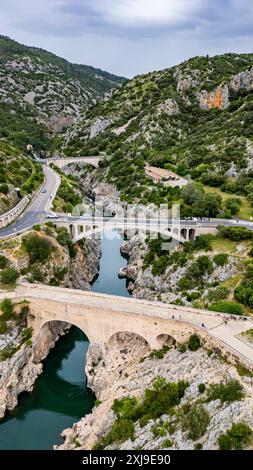 Luftaufnahme der Pont du Diable Saint-Jean-de-Fos, UNESCO-Weltkulturerbe, Causses und Cevennen, Herault, Occitanie, Frankreich, Europa Copyright: Michae Stockfoto