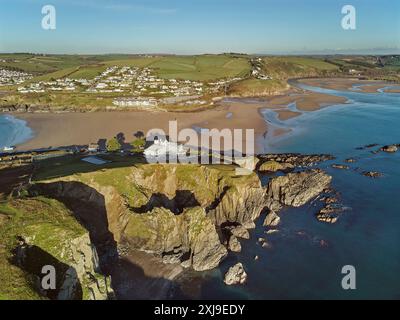 Eine Luftaufnahme von Burgh Island, Bigbury, und der Mündung des Flusses Avon, an der Südküste von Devon, England, Vereinigtes Königreich, Europa Copyright: NI Stockfoto