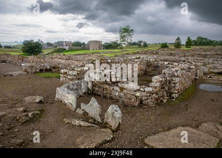 Die Ruinen von Vindolanda, einem römischen Hilfsfort (Castrum) südlich der Hadrian's Wall in Nordengland, das es früher datiert hat Stockfoto