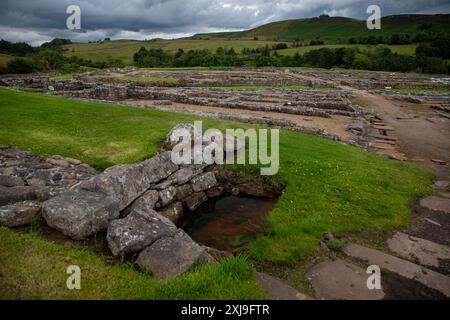 Die Ruinen von Vindolanda, einem römischen Hilfsfort (Castrum) südlich der Hadrian's Wall in Nordengland, das es früher datiert hat Stockfoto