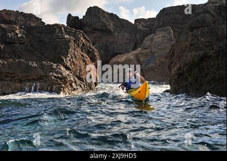 Kajakfahrer in der Nähe von Kap Cavalleria an der Nordküste Menorcas, Balearen, Spanien, Mittelmeer, Europa Copyright: GOUPIxCHRISTIAN 1382-671 Stockfoto