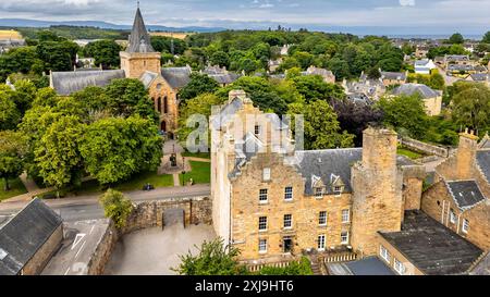 Dornoch Sutherland Scotland Blick über das Castle Hotel bis zur Kathedrale im Sommer Stockfoto